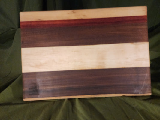 Medium Cutting Board — Mixed Hardwoods — 11×16×0.875