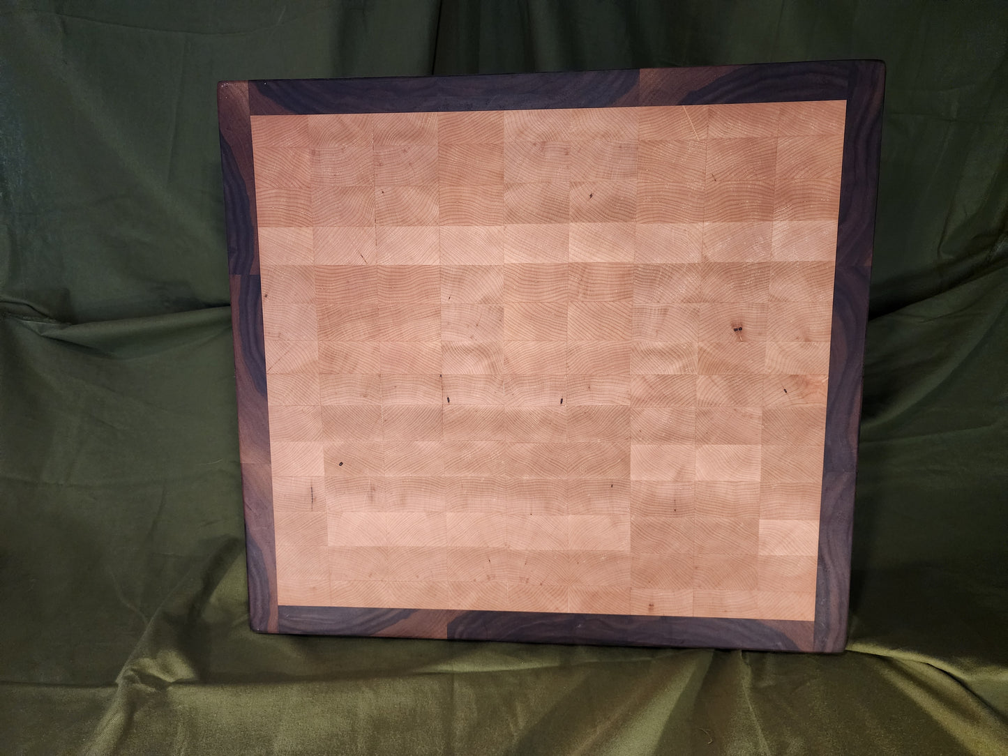 Premium End Grain Cutting Board — Maple/Walnut — 18×20×1.75